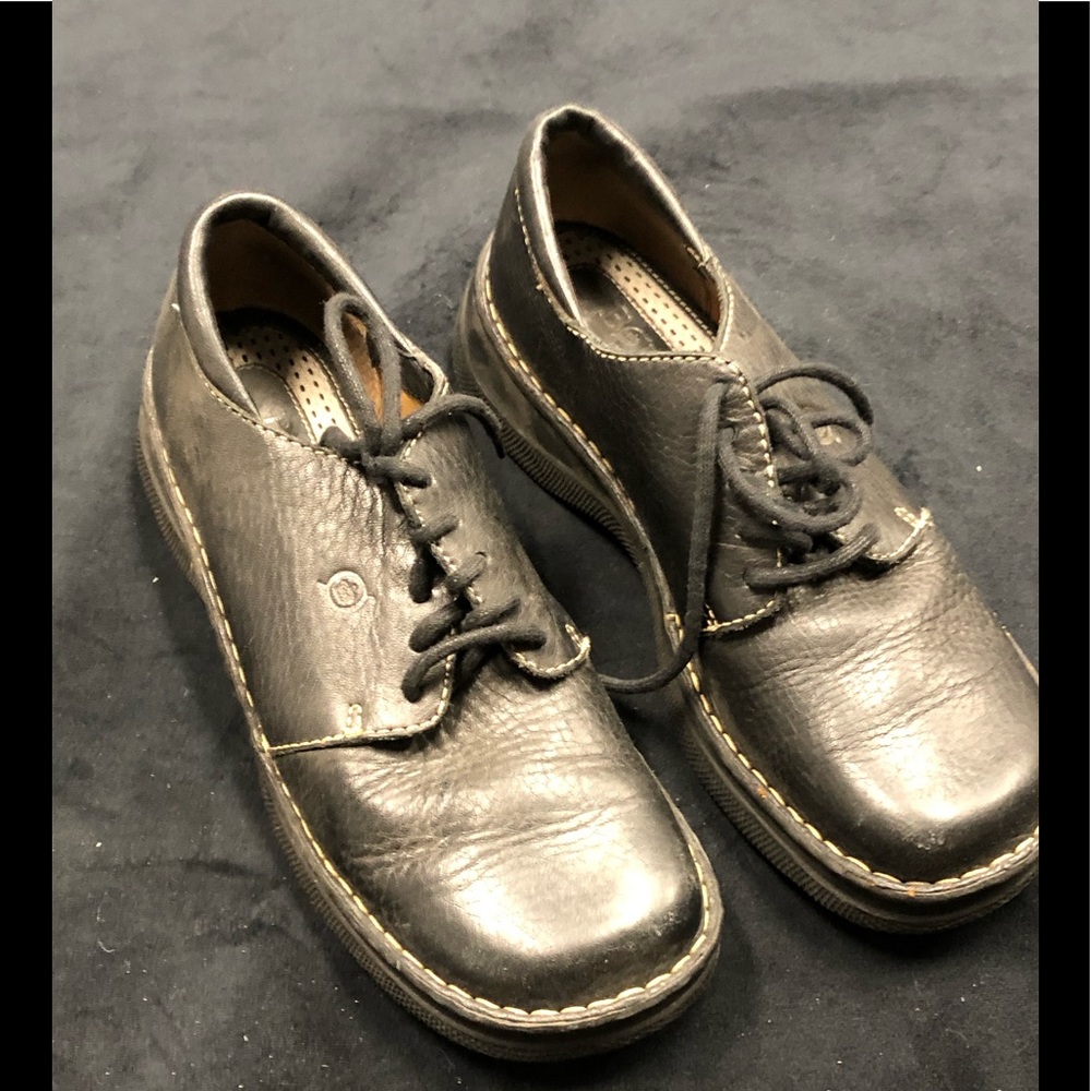 Born water resistant black shoe
